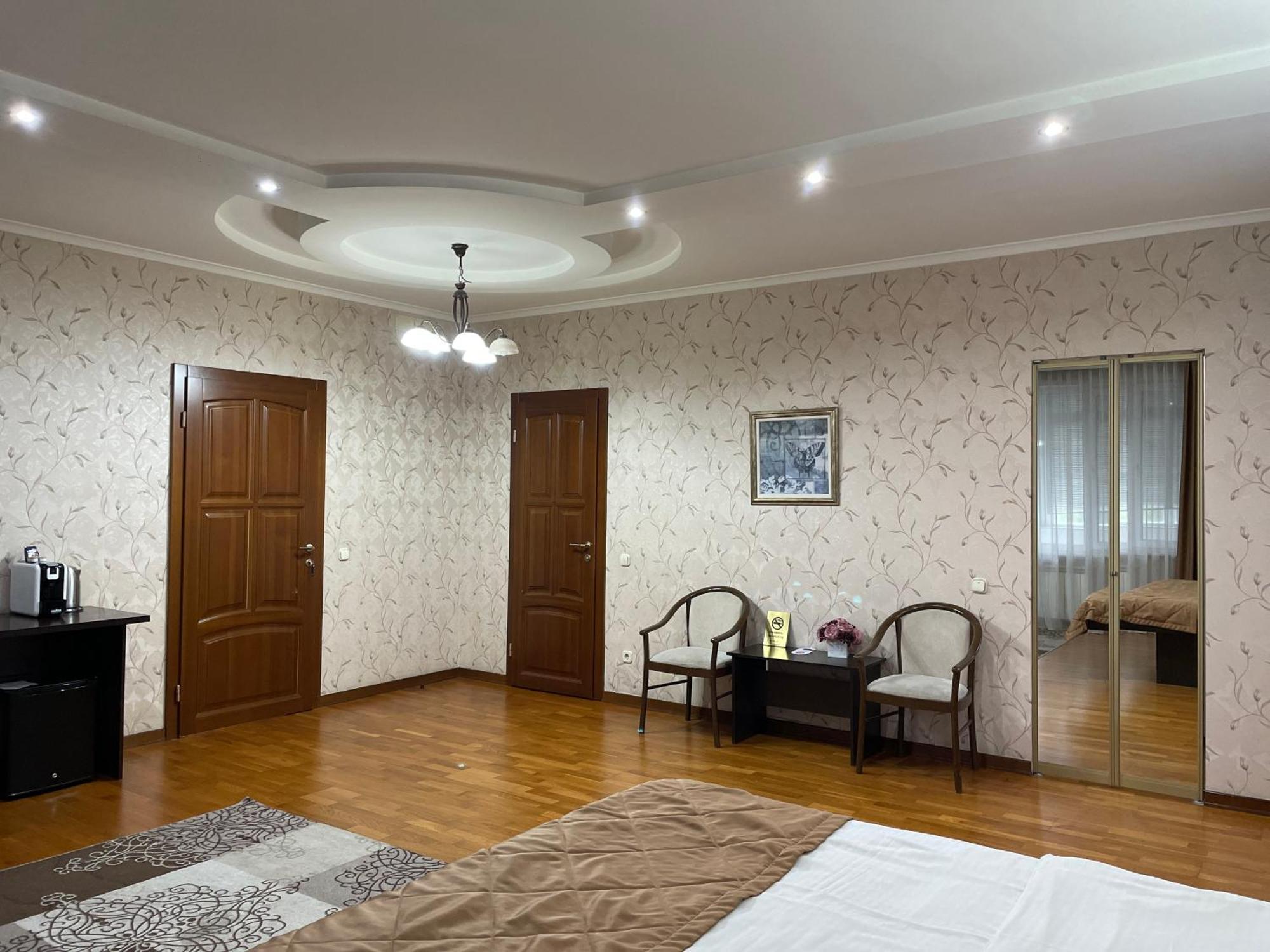 Apartment 5 Almaty Esterno foto